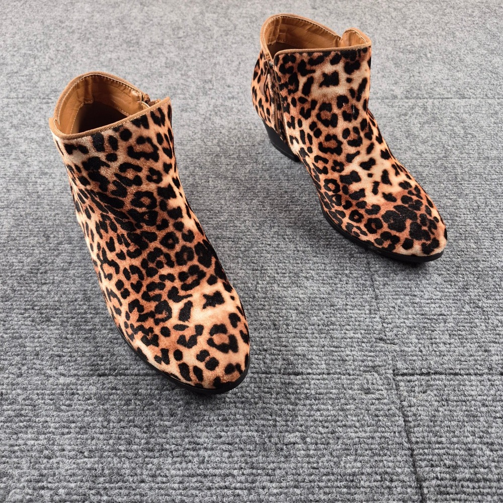 Chadwicks of Boston Leopard Print Ankle Boots Velvet Pointed Toe Size 10W